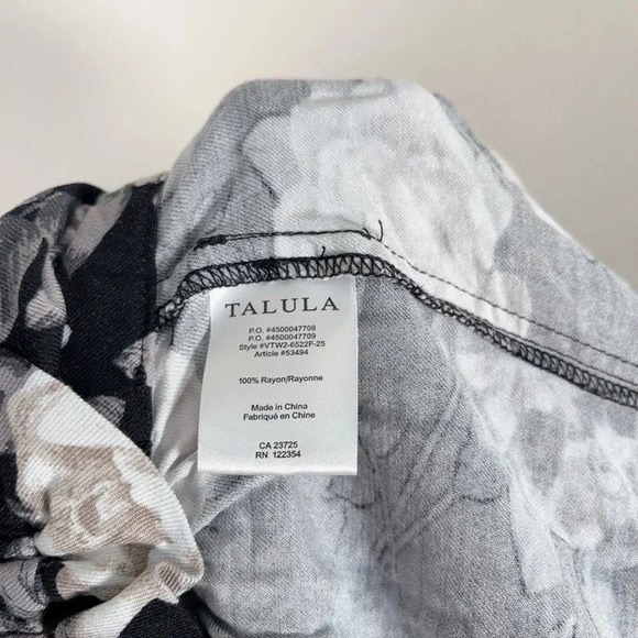 🌟✨2 for $20 ✨🌟 ARITZIA | TALULA TIE  WAIST FLORAL SHORT - Picture 9 of 10